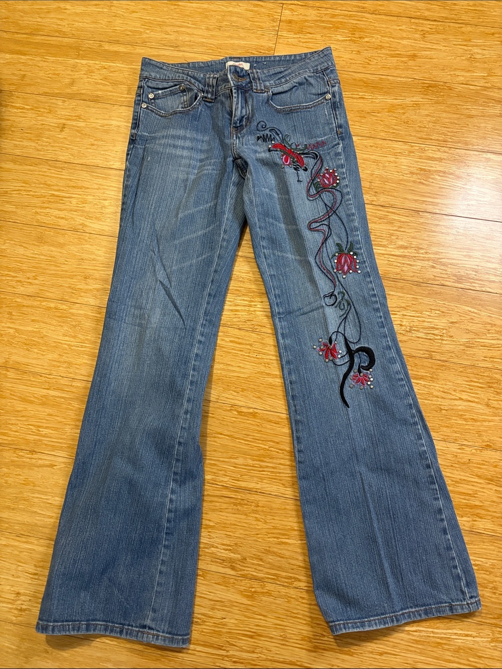 VTG Candie's Y2K Floral Embroidered Studded Flare Jeans Blue Denim Size 3